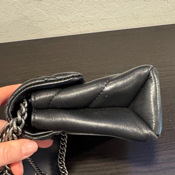 Black Quilted Chain Shoulder Bag - Picture 4 of 8